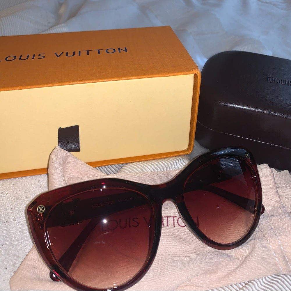 Brand new barley used LV sunglasses for women
